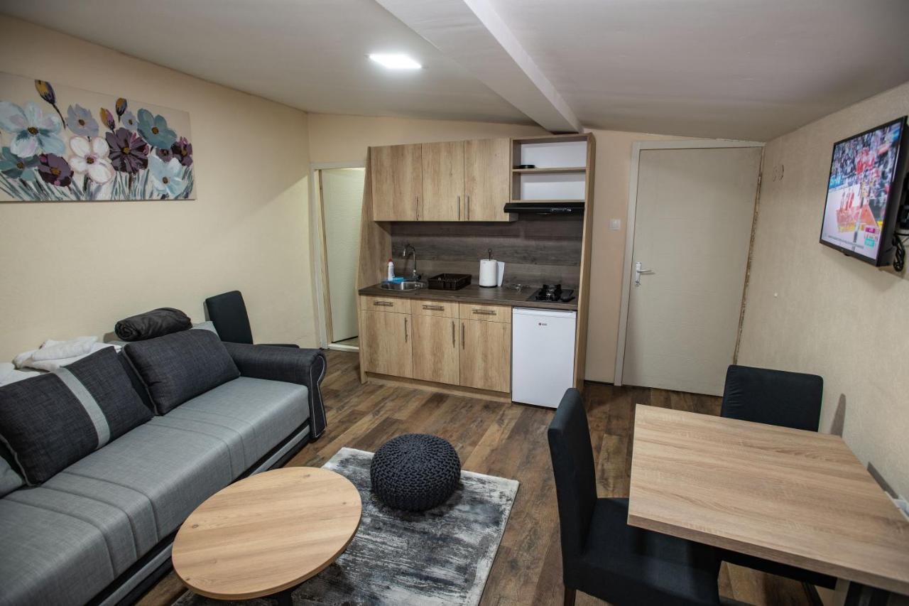 Apartmani Sp Jovanovic Crni Vrh ภายนอก รูปภาพ